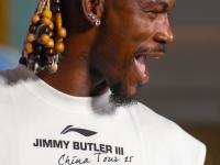 九游体育-巴特勒回归赛场，连败首场状态亮眼，独行侠观众沸腾！的简单介绍