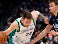 九游-TheShy关键节点惊险取胜，独行侠带队取胜！的简单介绍