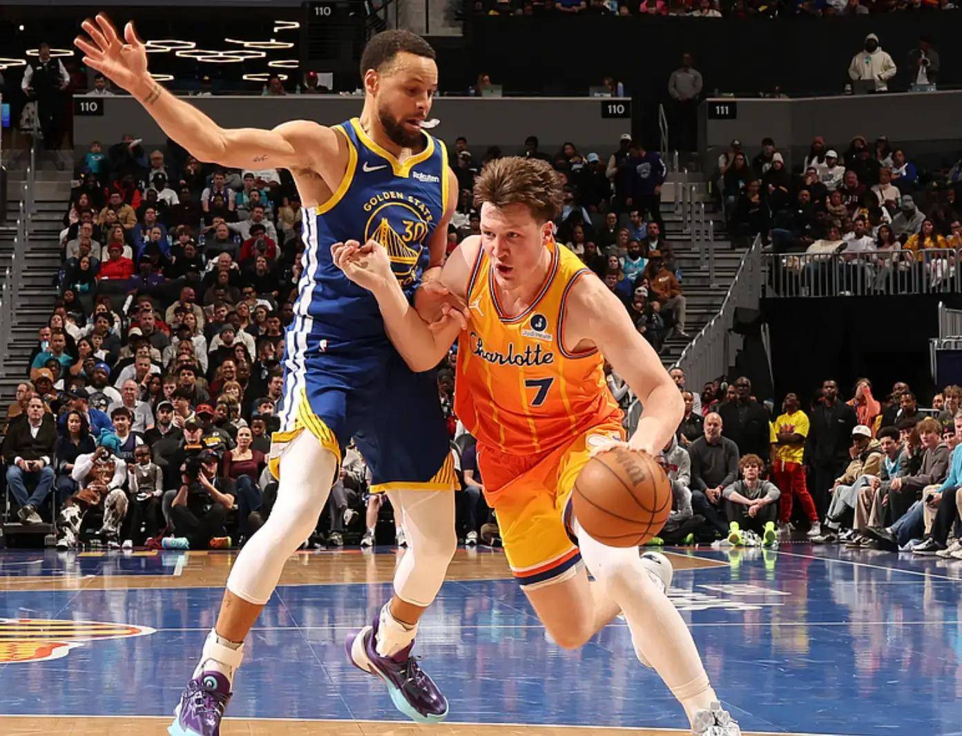 关于库里连续十场比赛得分超过连败，SKT挑战极限！的信息